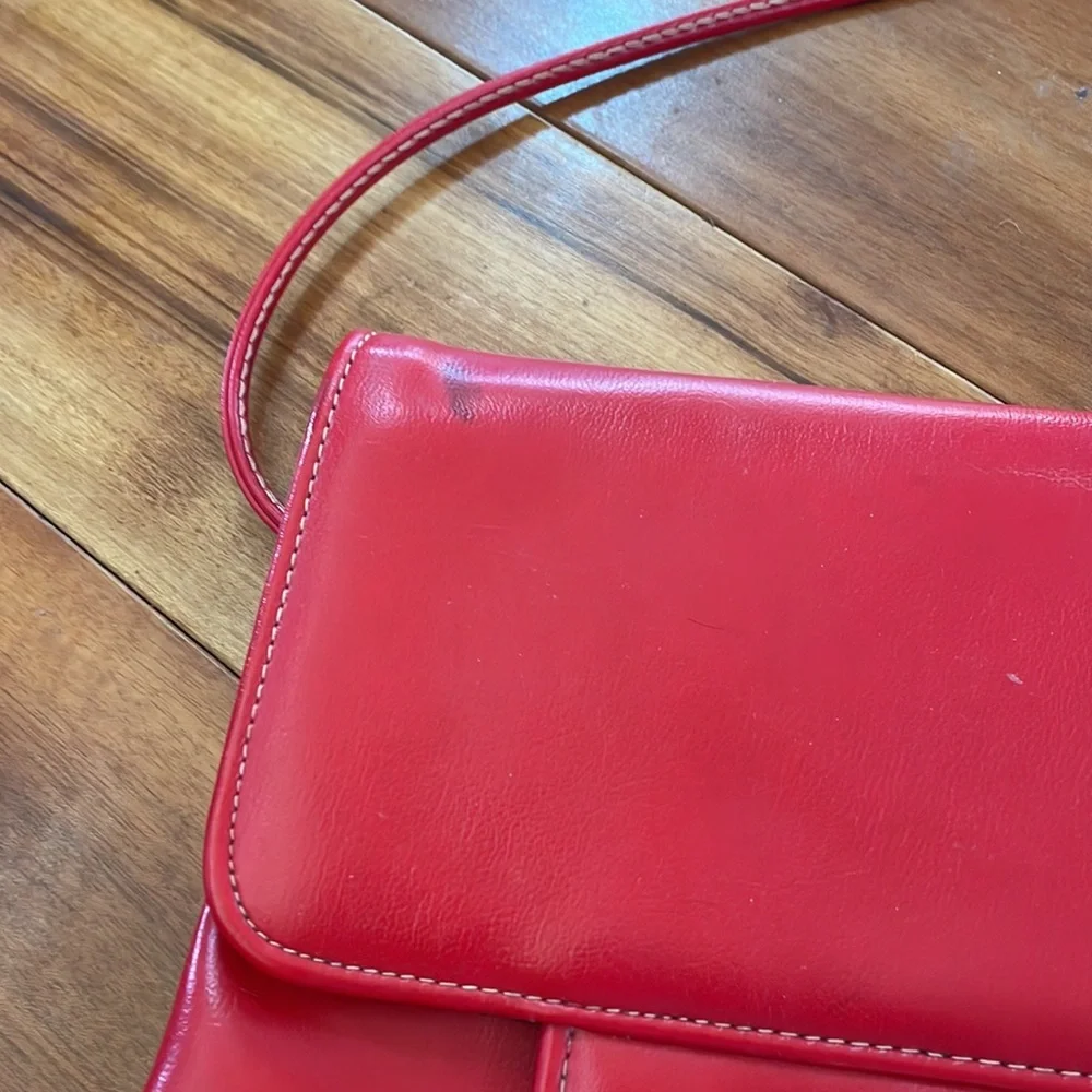 VINTAGE RED LEATHER HANDBAG - Picture 3 of 10